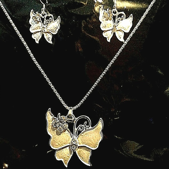 NWT 3 pcs Butterfly Pendant on Chain w/Matching Earrings NEW UNITED KINGDOM - Picture 2 of 6
